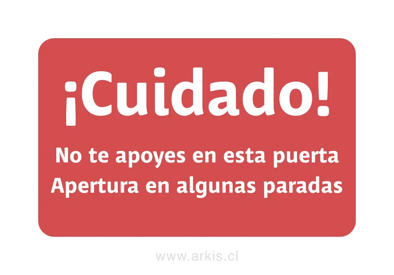 Cuidado: no te apoyes en esta puerta, se abre en algunas paradas